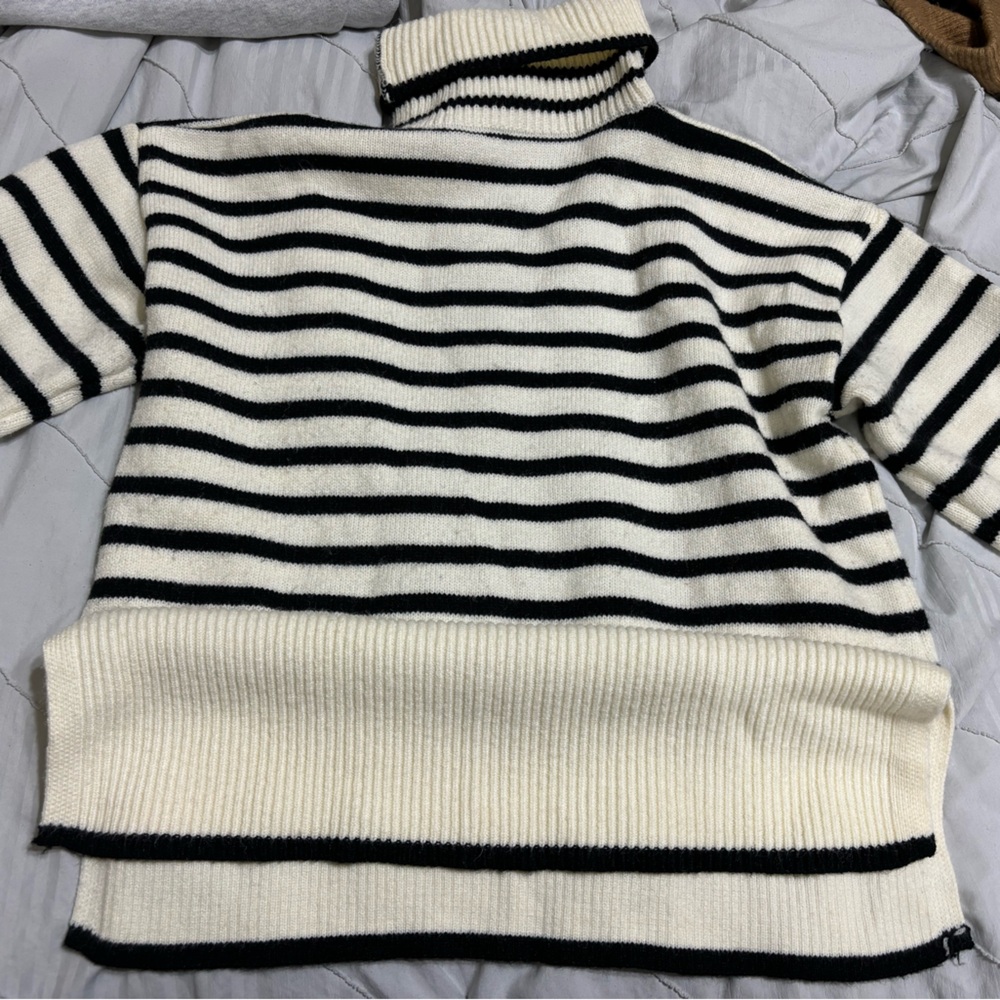 10 CLOTHING BUNDLE! - Picture 2 of 15
